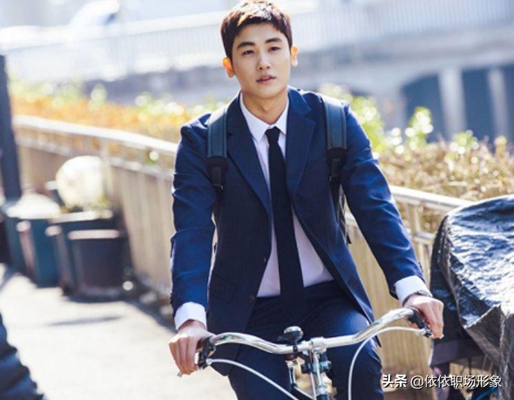 律师的仪式感拍职业照 (律师穿搭职业形象)