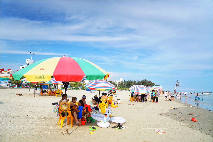 北海旅游，鲜榨果汁6块深海鲍鱼1.2元，东北大哥为何在此居住30年