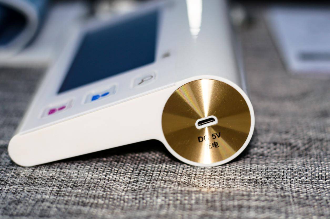 预防胜于治疗，给全家一份安心守护，乐心i7智能血压仪