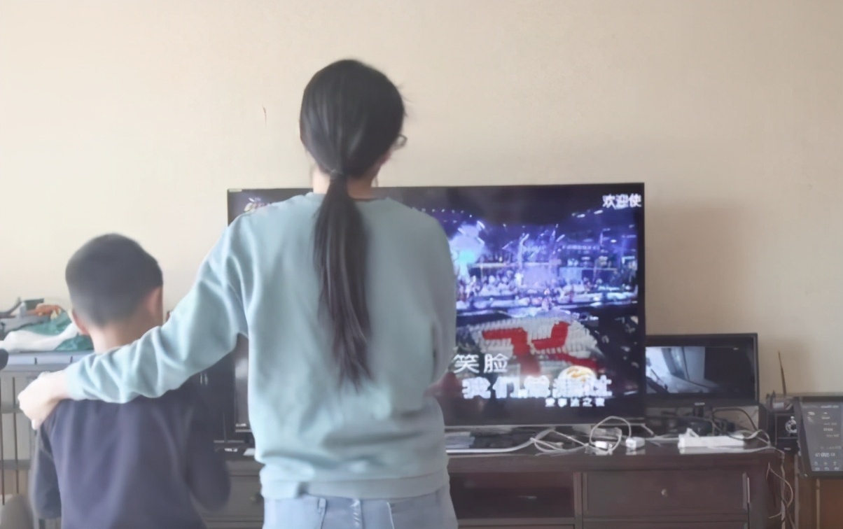 央视主持人管彤成家了吗,49岁央视主持人管彤