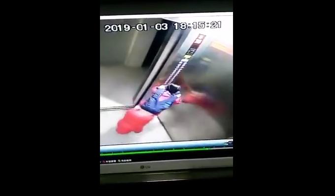 3岁小孩误吞一整颗花生怎么办,一岁宝宝误吞一颗花生米怎么办