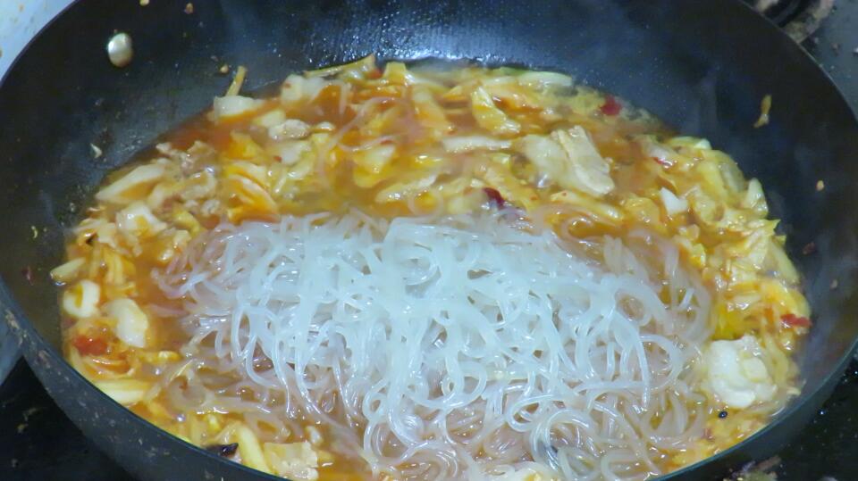 白菜炖粉条怎样做才最好吃,五花肉炖白菜炖豆腐炖粉条的做法