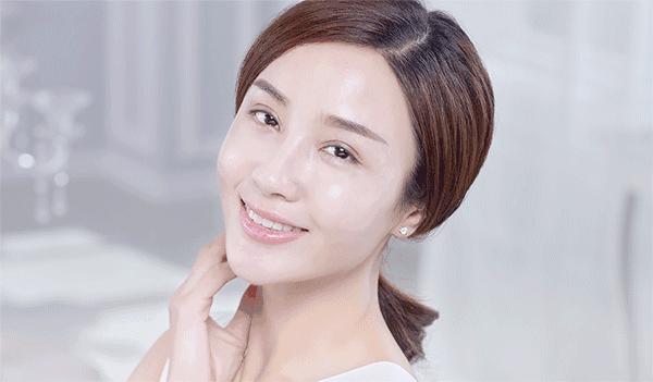 春天皮肤干燥而且易起皮，李佳琦推荐的这款沐浴露，补水滋润提亮