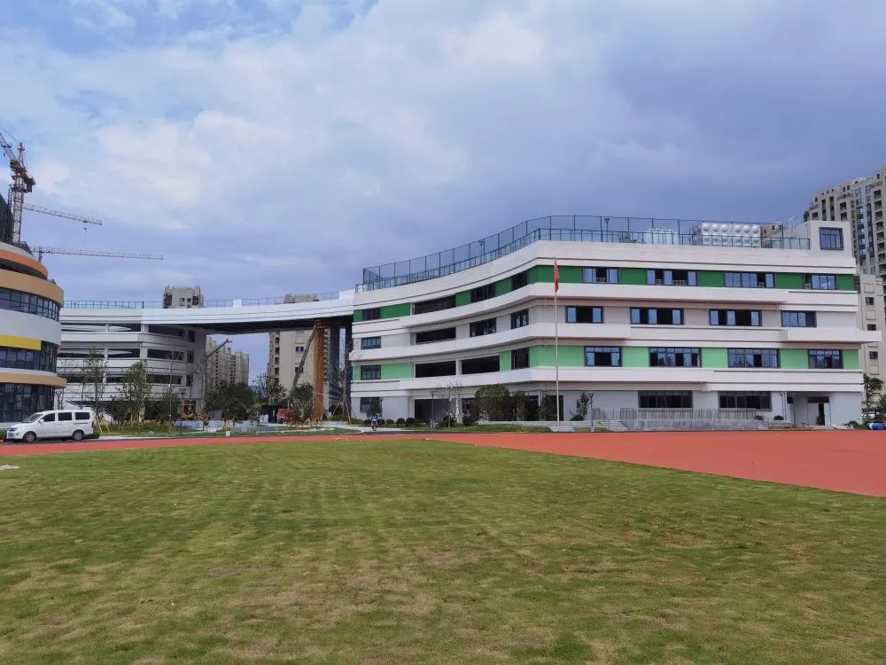 投资3亿学校进展,投资三个亿占地100亩的学校