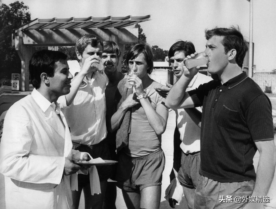 荷兰飞人克鲁伊夫去世,怀念荷兰飞人克鲁伊夫