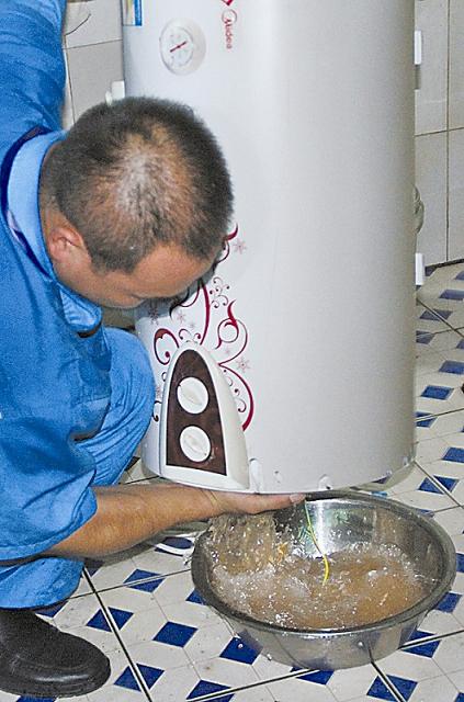 80鍗囩數鐑按鍣ㄥ鍑犱汉娲楁尽,80鍗囩數鐑按鍣ㄤ袱涓崼鐢熼棿鍚屾椂娲楁尽