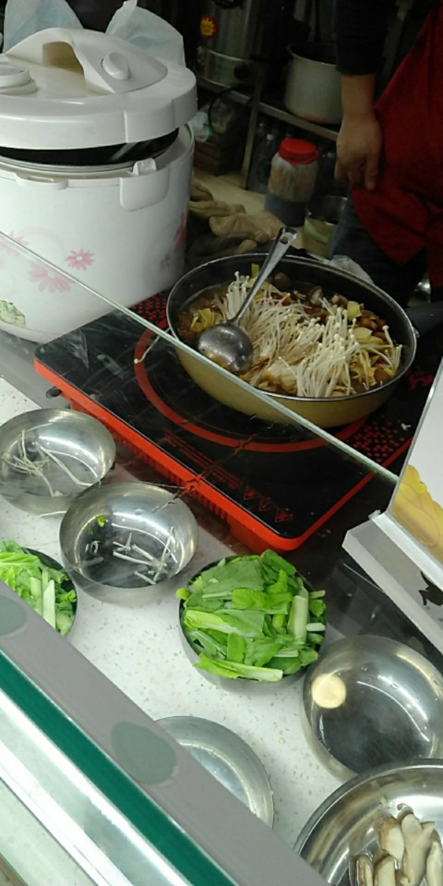 东港草莓一斤多少钱,丹东东港99草莓苗预定