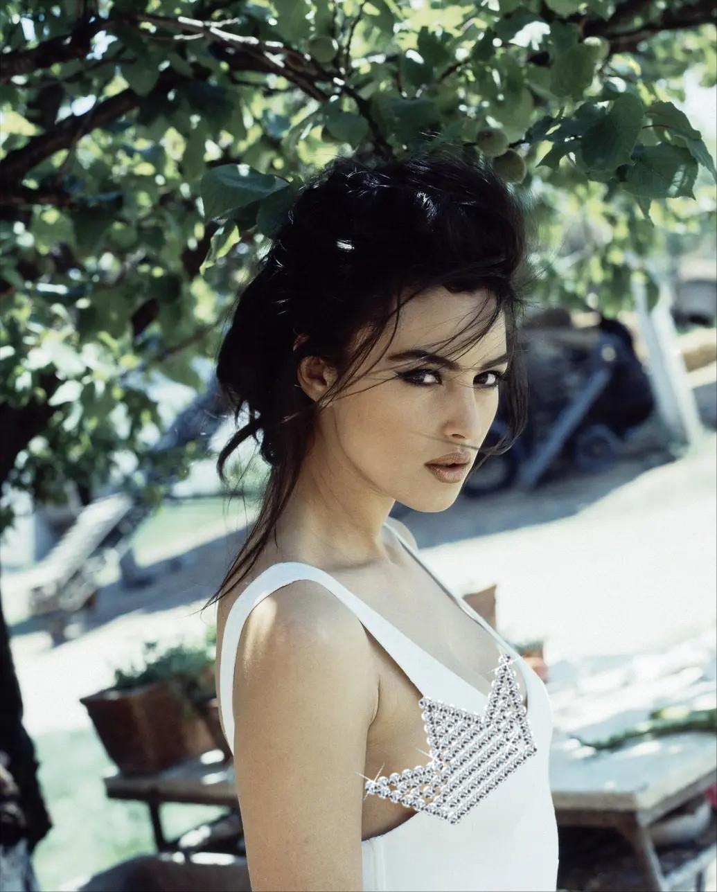 意大利女神莫妮卡·贝鲁奇，17岁女儿长得真漂亮，继承妈妈的美貌