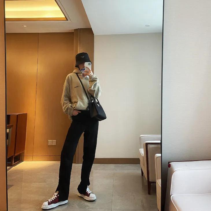 明星们脚上的球鞋，悄悄变贵了