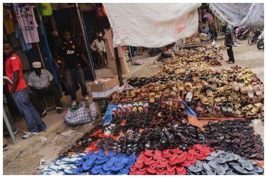 中国路边摊的拖鞋出口到非洲，成当地土豪标配，一般人穿不起