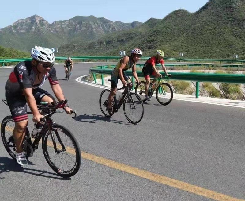 600多名“铁人”齐聚易县，25岁残疾人选手获赞满满