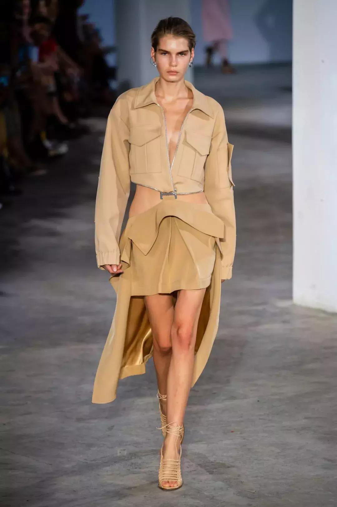 今年爆款皮毛一体女装,高档红色皮毛一体女装新款