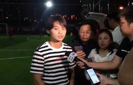 王霜足球的抖音,蹭热点足球