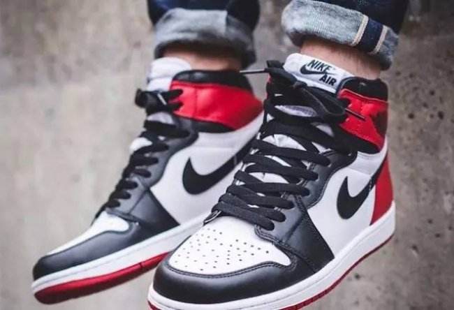 都说明星买鞋容易,看王鹤棣什么水平,万元神鞋打球扫雪毫不心疼