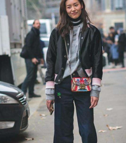 卫衣搭配技巧｜秋季休闲运动风，卫衣就从来没有输过