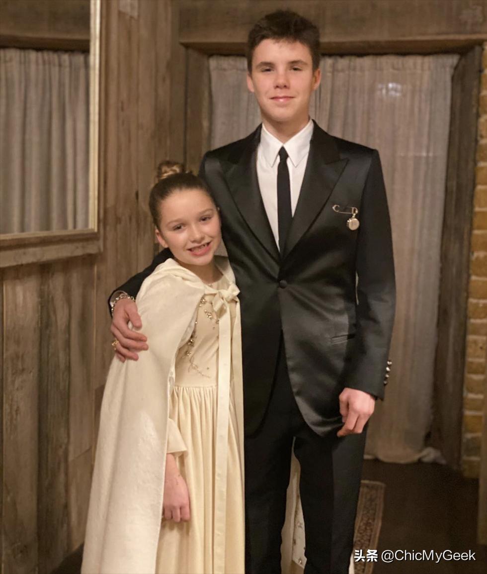 哈珀塞文贝克汉姆妈妈的时尚单品 (贝克汉姆大女儿穿衣风格)