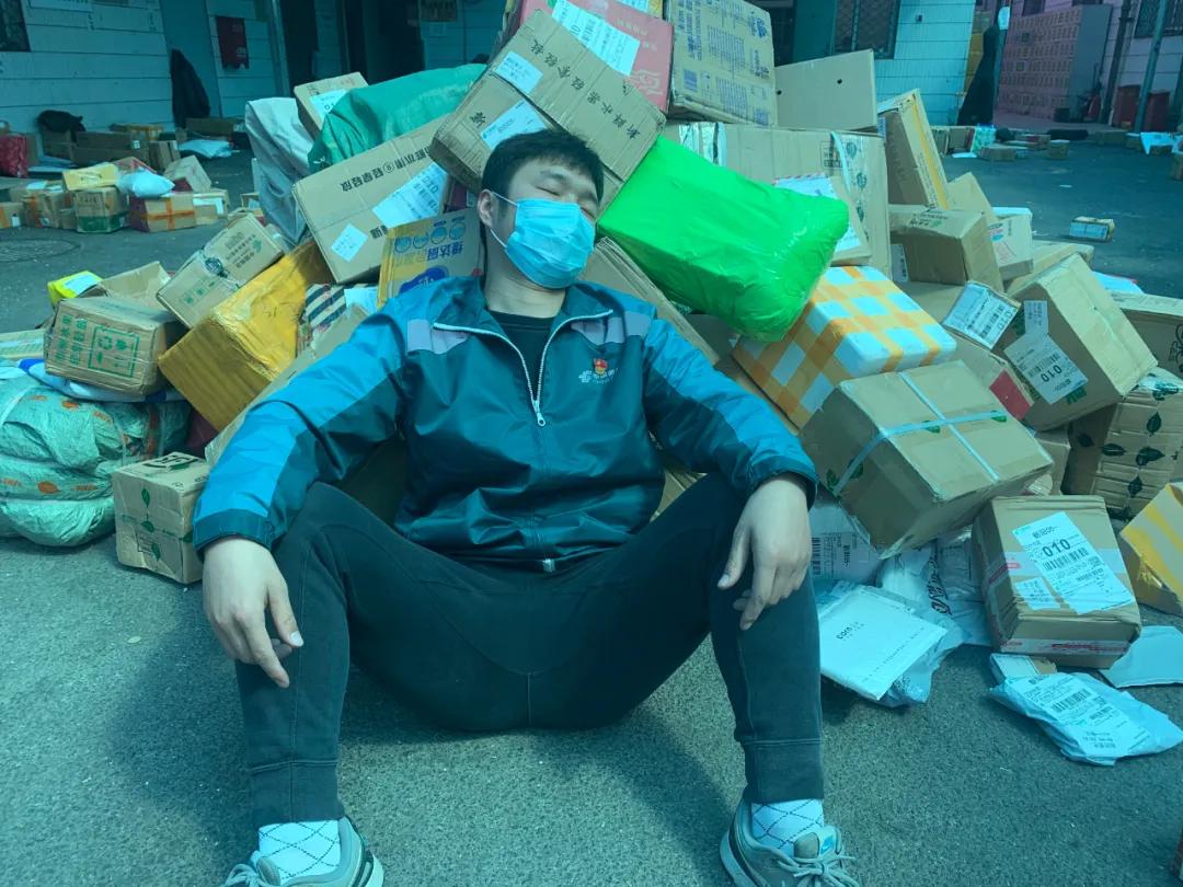 疫情中那些辛苦的人,疫情中还有哪些人员辛苦