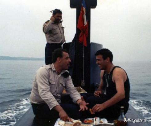 蛙人潜入海底军舰,最新潜艇真实事件