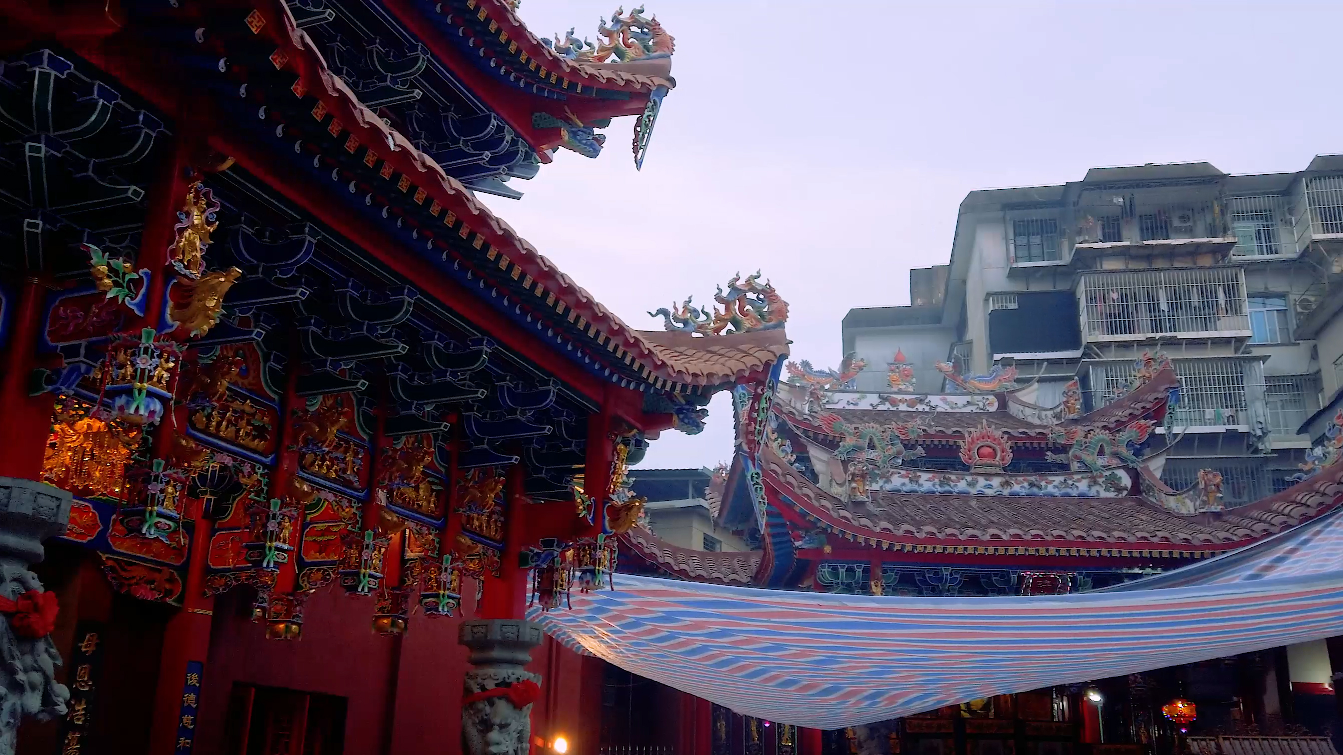 罗源这个小区的面积比城市还要大海景及高铁傍身却依旧空空荡荡