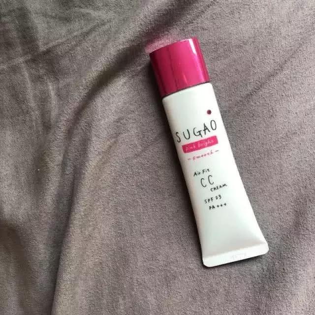 雅诗兰黛持久无暇气垫粉霜,雅诗兰黛粉底适合干皮的怎么选