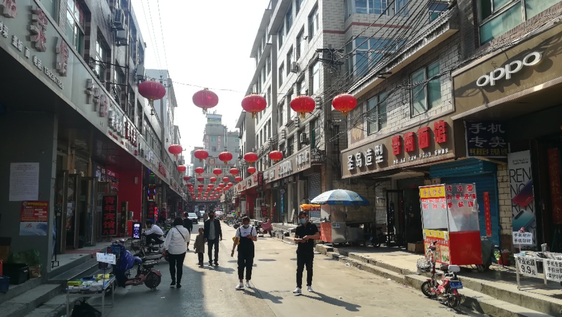 许西村:今日解读,山西大学刺激它的经济繁荣。汽车4S店很多