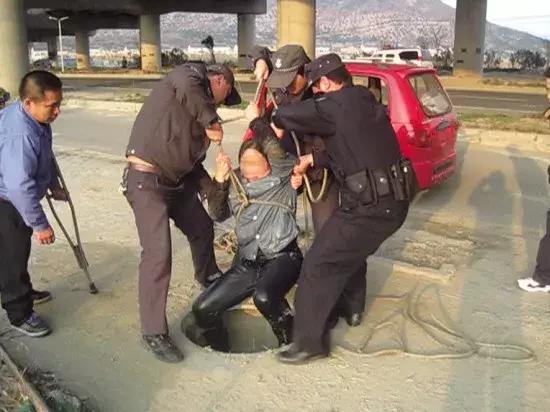 在日本，井盖儿都有美女粉丝团