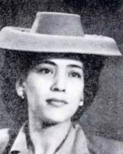 何鸿燊原配夫人黎婉华家庭背景,何鸿燊原配黎婉华惊艳旧照