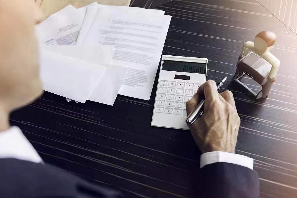 下岗女工逆袭成百亿富豪,十年不与父亲往来,6千元买秘方创奇迹