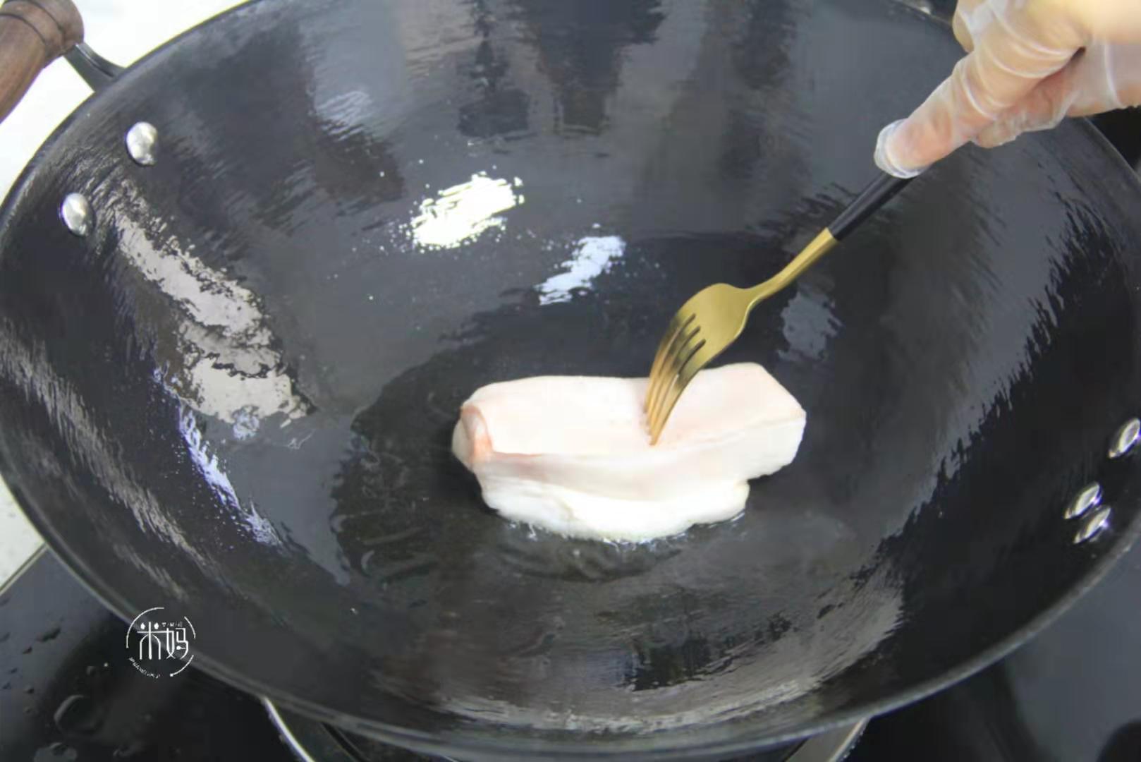 铁锅如何开锅才不生锈不粘锅,铁锅开锅以后怎么不粘锅