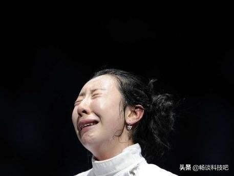 90后女孩花呗消费1万元分期,女子借花呗800元逾期2个月