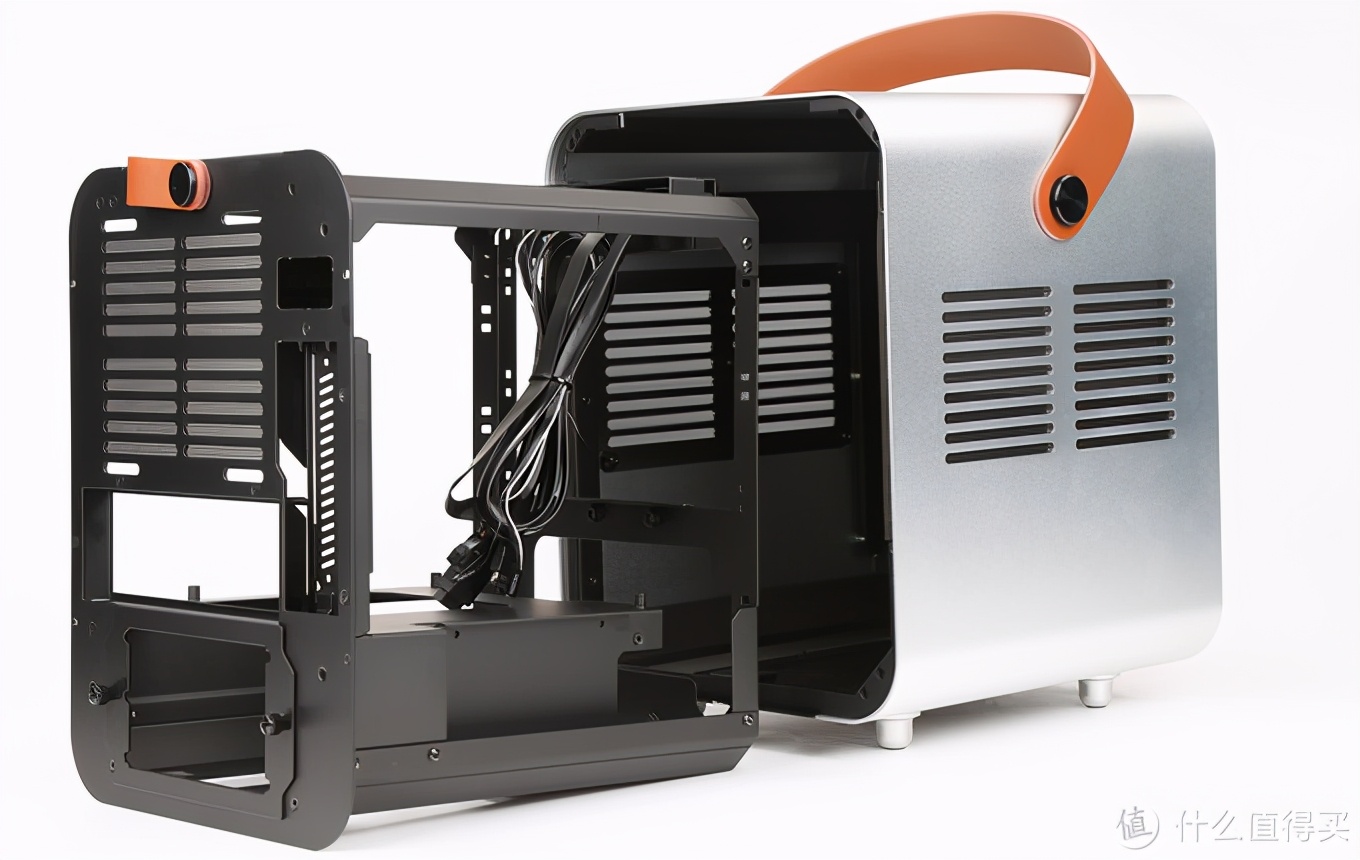 一台可以玩大型游戏的主机,可以拎起来的电脑主机