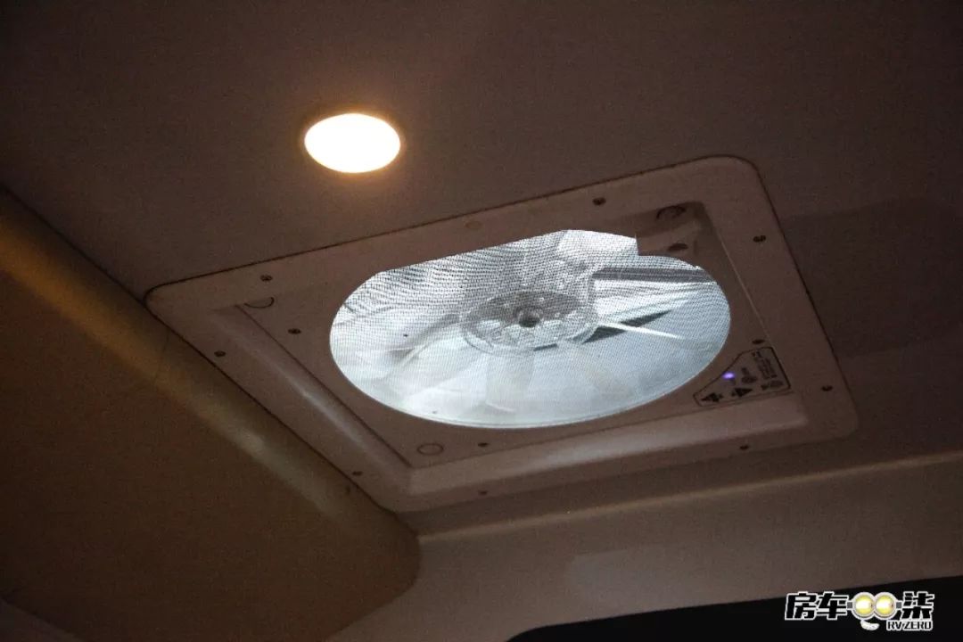 外观低调,配置却很丰富,老百姓也能买得起的东风舒侣B型房车