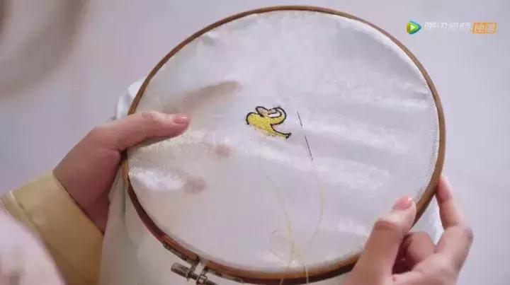 好羞耻！我熬夜刷完了一部主角不停接吻的无脑雷剧