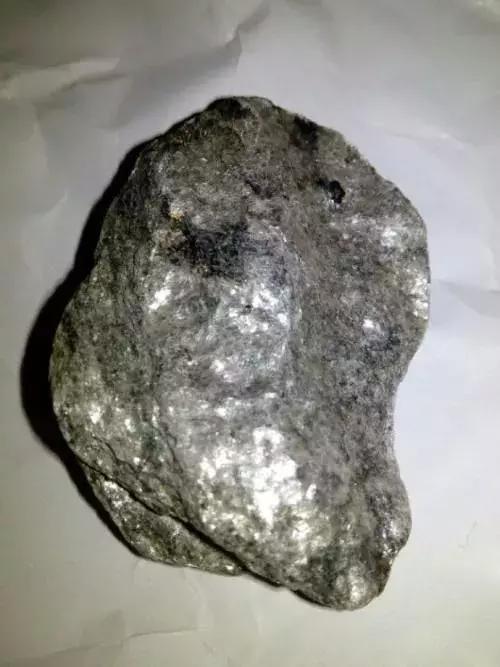 亿万富豪买翡翠,亿万富翁买不起石头