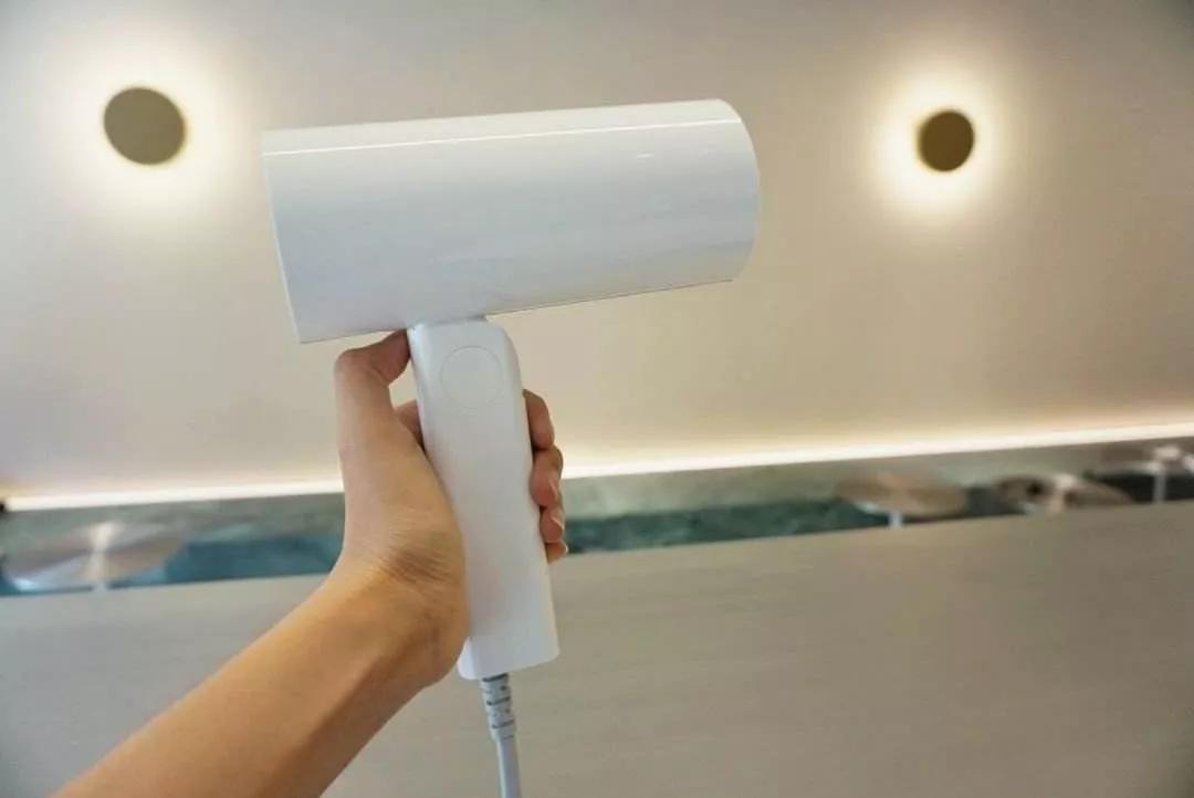 白墙有黑霉点怎么去除,白墙钉子洞怎么去除