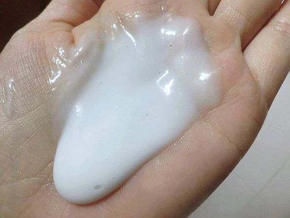 别人乳液一擦很水润，你用乳液却油腻，这3个错误太大意了