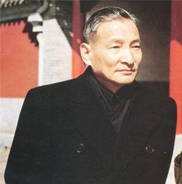 *云陈**作为“*共中**八老”之一，贡献仅次于*小平邓**，为何少有报道？