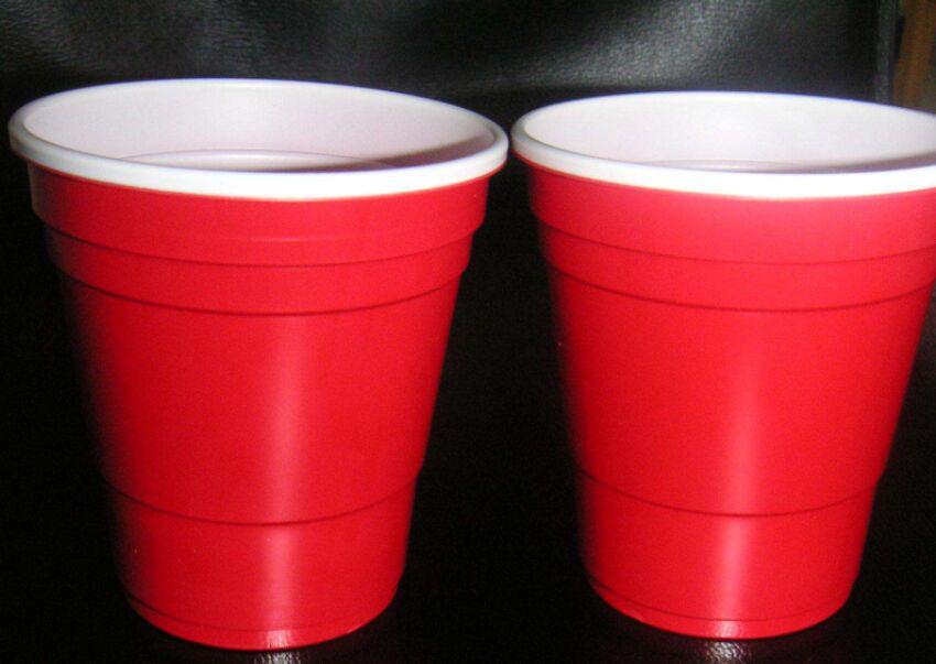 塑料水瓶重复使用有什么危害,塑料饮水瓶可以长期饮用热水吗