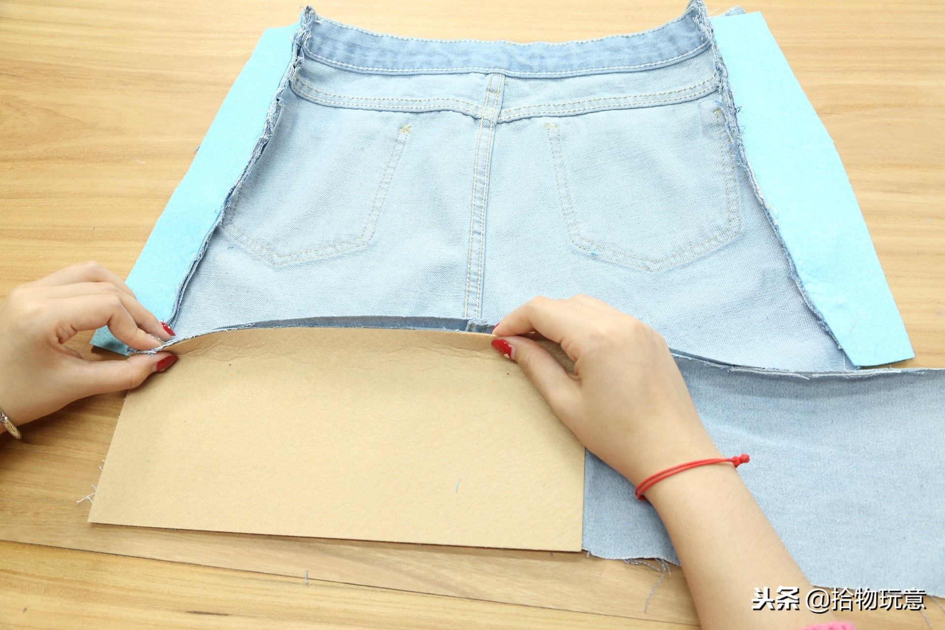 破旧裤子怎么改造裙子,破旧的裤子怎么改