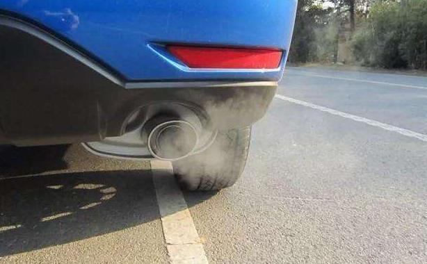 「我行小知识」排气管为什么会流水？老司机：这是正常现象！