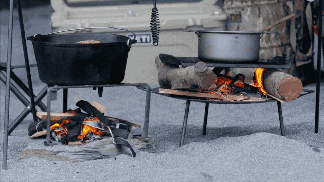 他把工作丢着，专找美景荒地吃饭：这是一天最好的时候