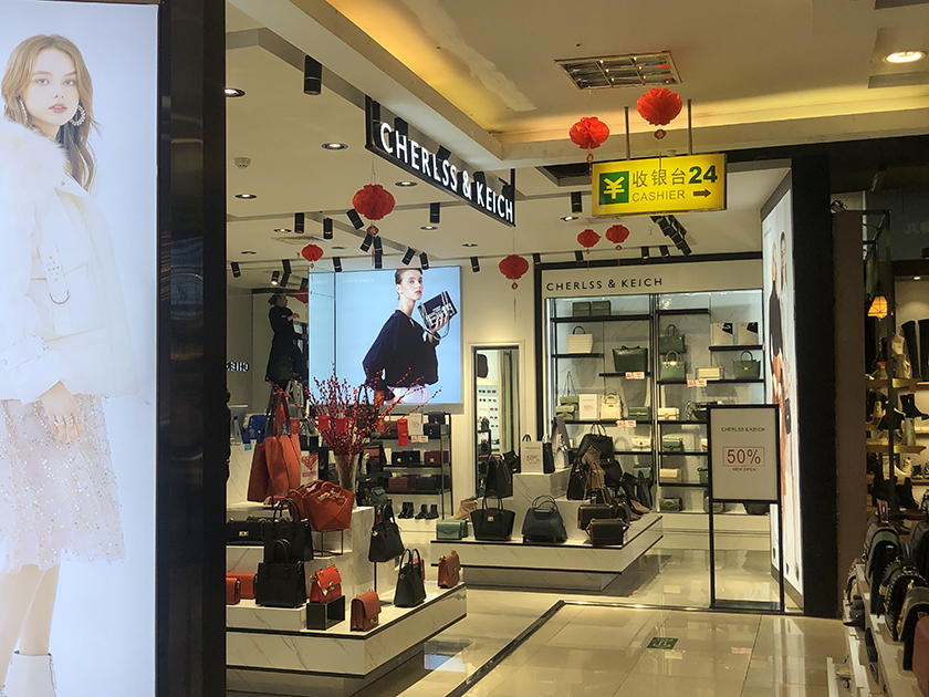 小CK线上线下遭遇“撞脸”，到底哪个是本尊？