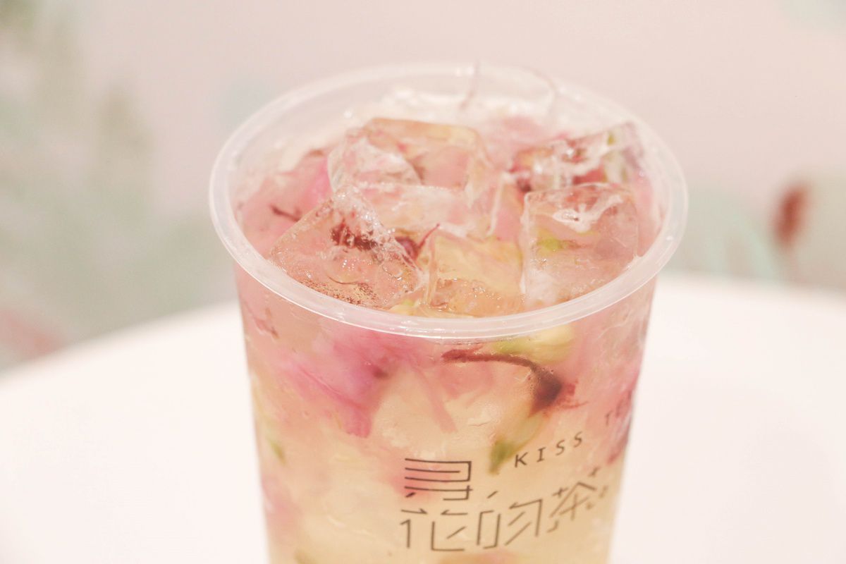 火爆珠三角的网红奶茶店来了，还带着宫崎骏设计的杯子！