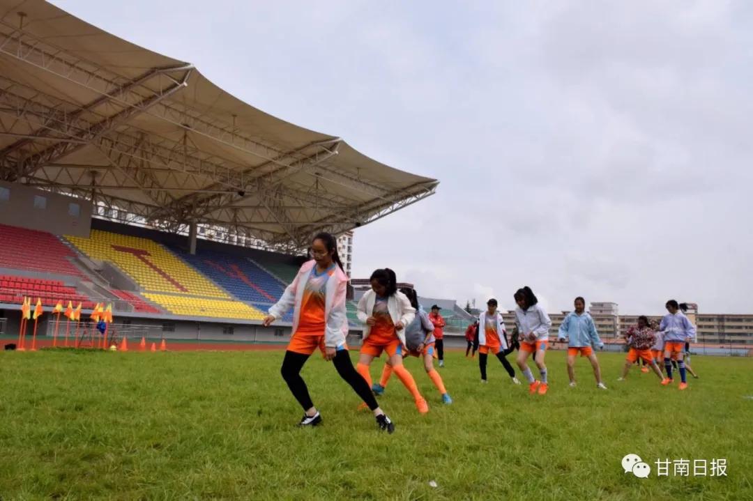 奔跑吧！少年！我州青少年暑期足球篮球训练营开营