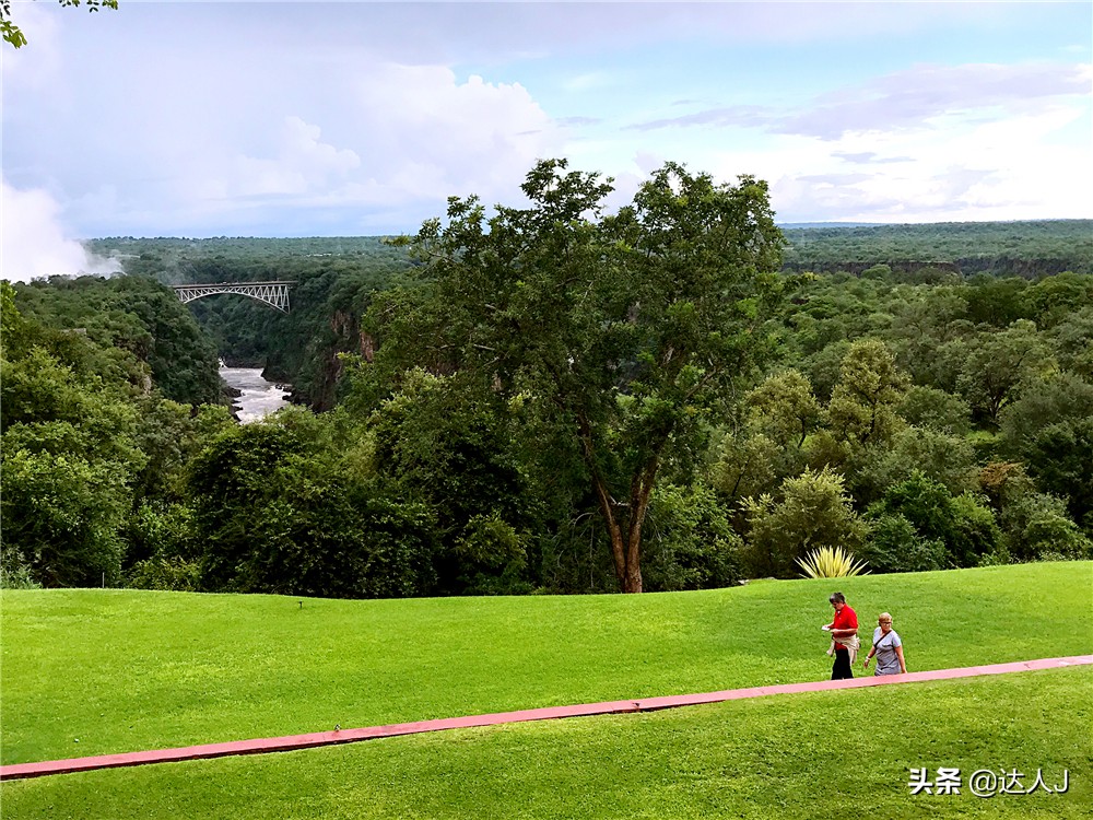 #全民热遗#小天独家，你敢不敢在这个瀑布上洗澡？