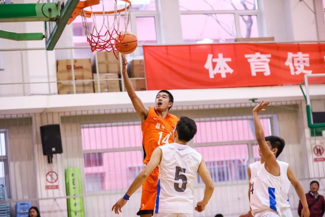 新·十六强齐亮相高中赛场见*力暴**隔扣丨18-19耐克高中联赛