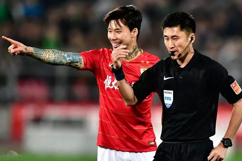 世界杯中国裁判红牌视频合集,中国裁判惊艳全球