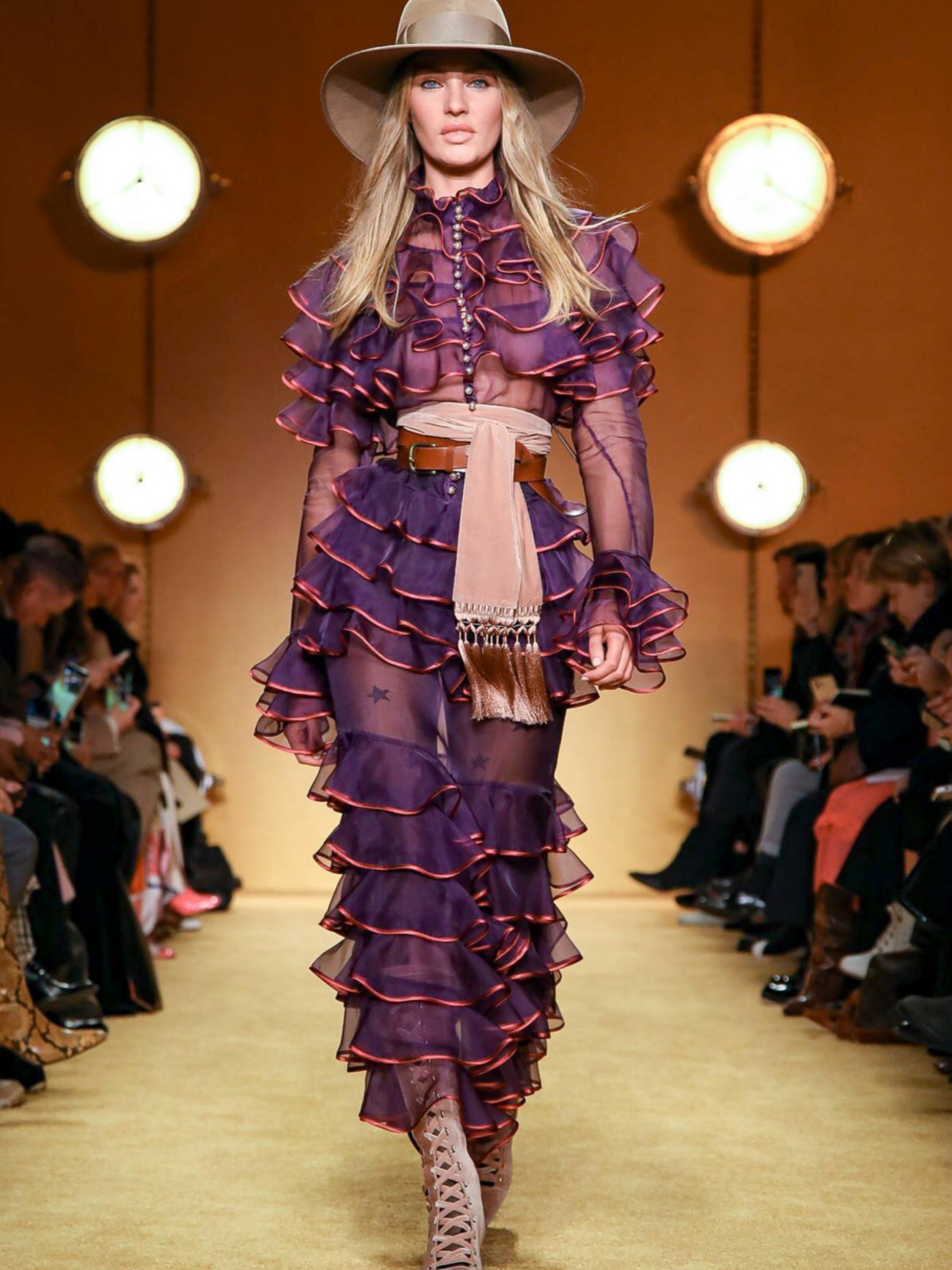 candice糖糖走秀摔跤,candice糖糖舞蹈服