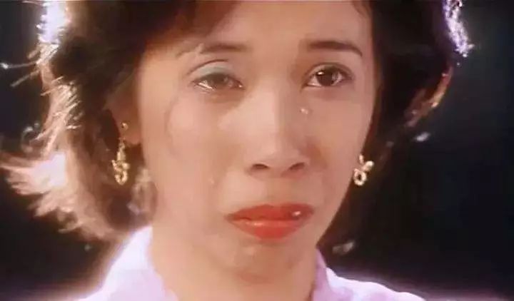 长得不美又没名气，她怎么就成了新任“星女郎”？