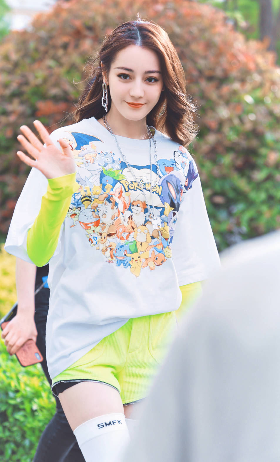 优衣库与kaws联名t恤 (优衣库kaws联名t恤图片)